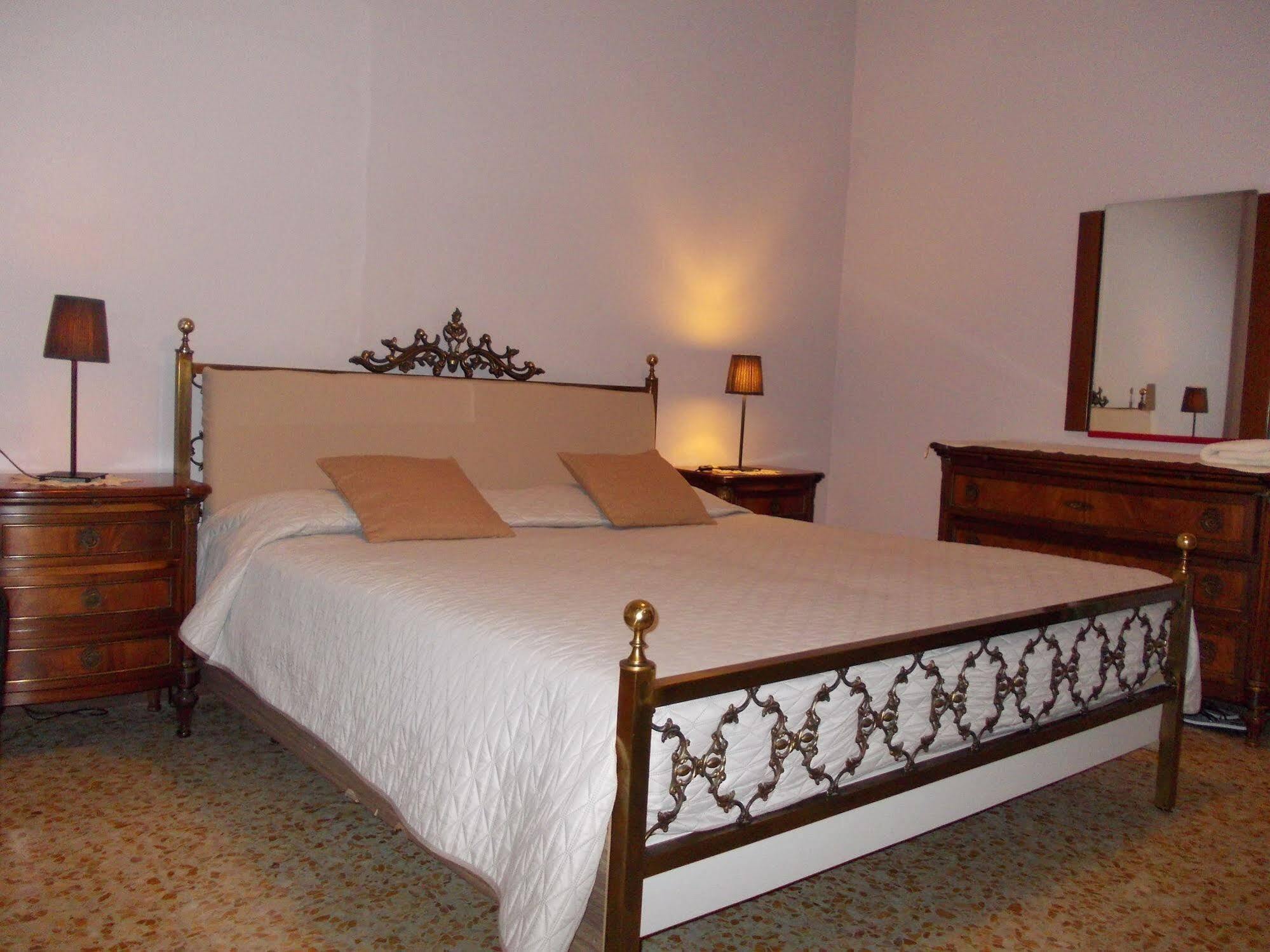 טרוויסו Travellers Lodge Bed & Rooms מראה חיצוני תמונה
